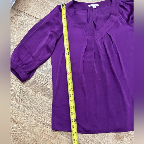 Banana Republic NWOT Flowy Pleated Purple V Neck Silky Satiny Top Blouse Medium - Picture 15 of 16